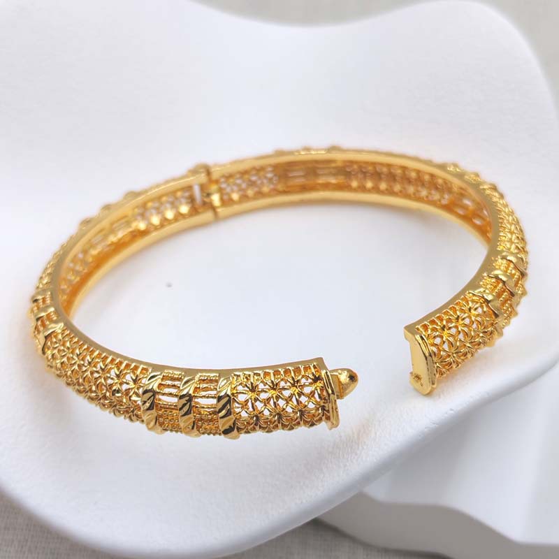 Nueva pulsera de aleación chapada en oro Classic