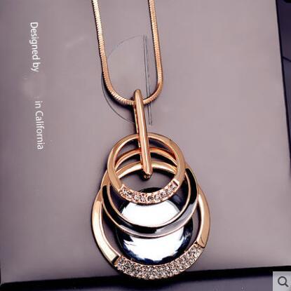 Geometrische futuristische Legierung Diamant Pulloverkette Halskette und Anhänger All-Match Temperament Kleidung Accessoires