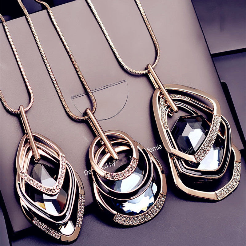 Geometrische futuristische Legierung Diamant Pulloverkette Halskette und Anhänger All-Match Temperament Kleidung Accessoires