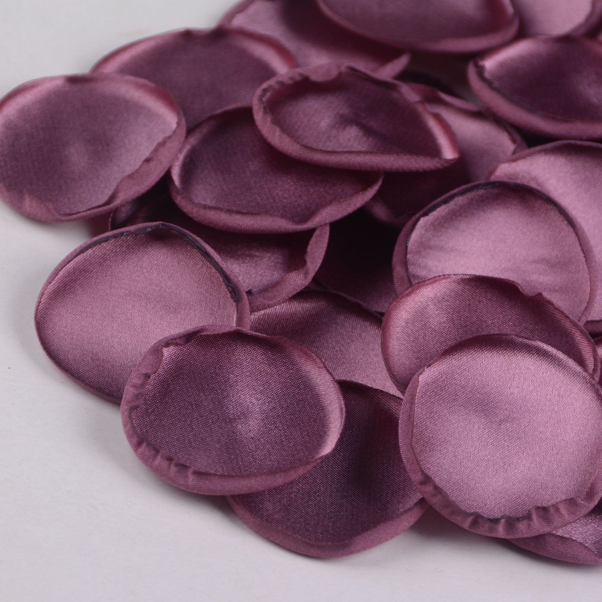4cm Seidenrose mit angebrannten Kanten, Blütenblättern, glänzendem Cremepuderlaminat