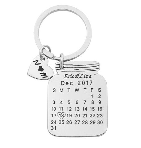 Herzförmiger, personalisierter Kalender Schlüsselanhänger Individuelles Geschenk Gravur Herz Datum Name Edelstahl Schlüsselanhänger Abschluss Jahrestag Geburtstag