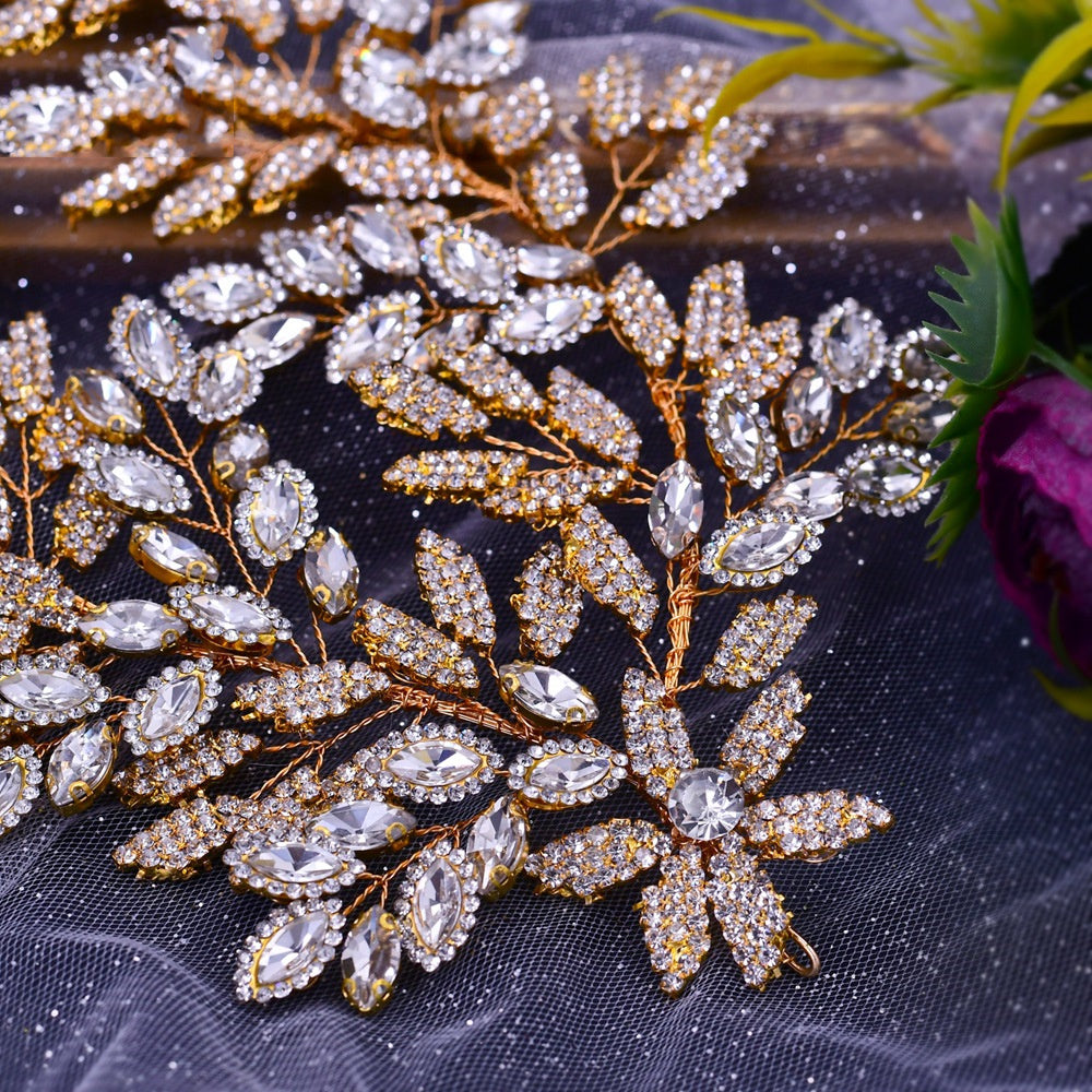 Luxuriöser Brauthaarschmuck mit Strasssteinen