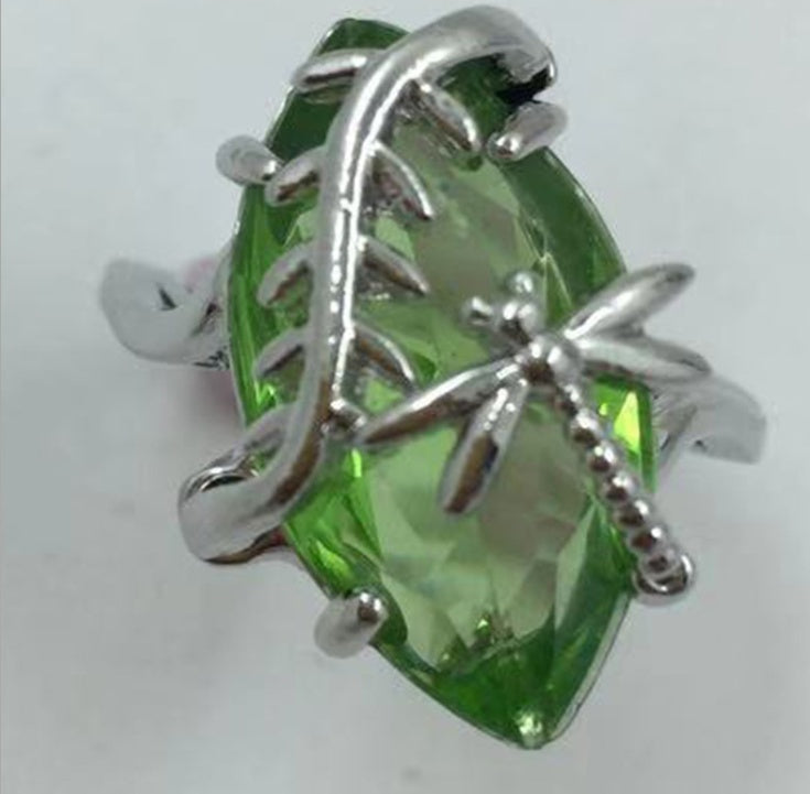 Olivgrüner Ring