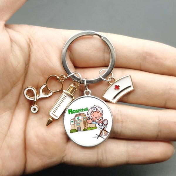 Llavero de jeringa y estetoscopio para personal médico