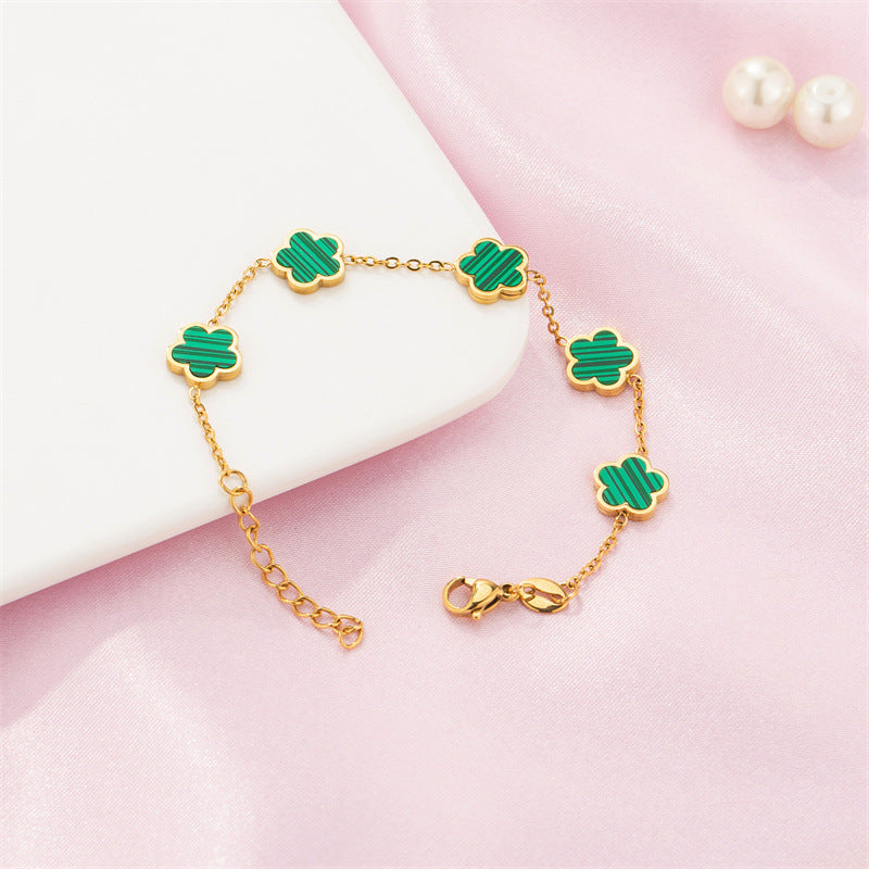 Pequeña pulsera de oro con flor de goma de gota verde, fresca y encantadora.