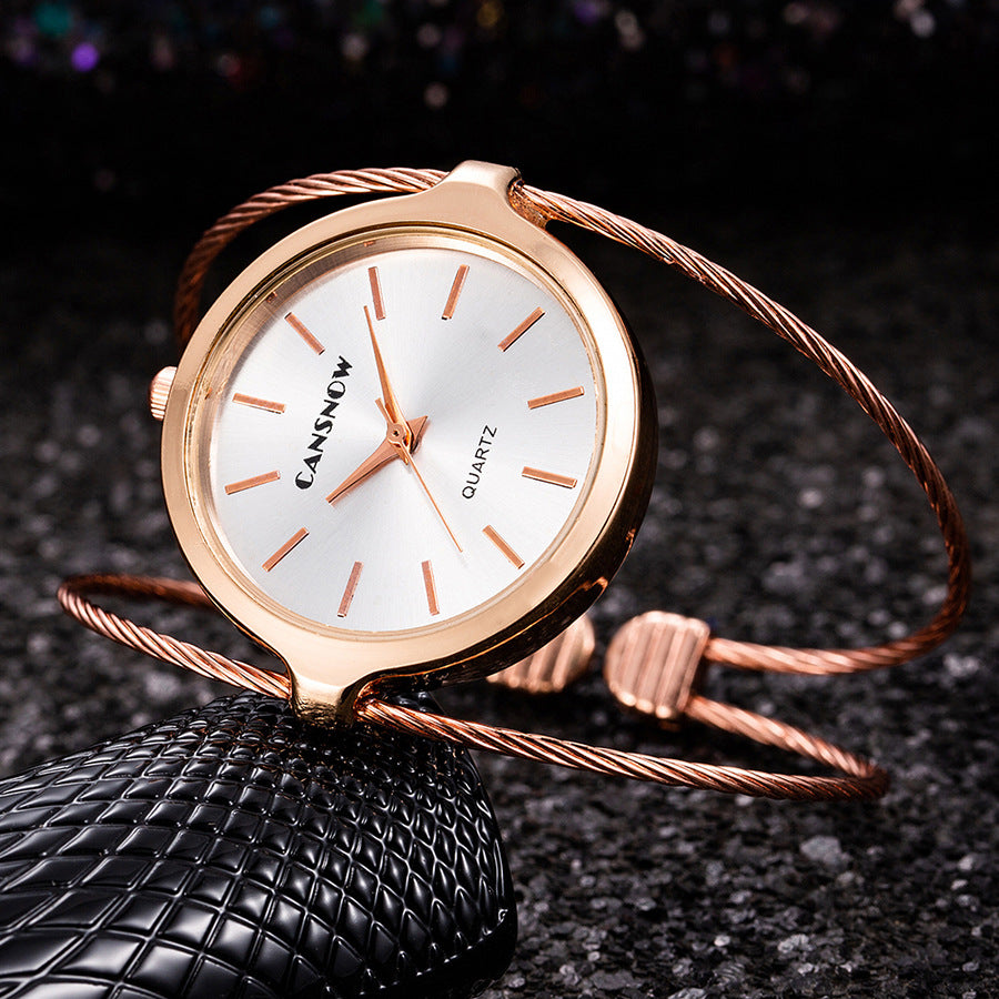 Reloj de pulsera de alambre de acero para mujer con diseño sencillo de cielo estrellado