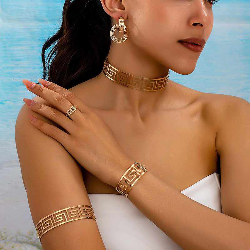 Geometrische Schlaufenkragen-Ohrringe Ring Armband Damen Schmuck Modeschmuck Set