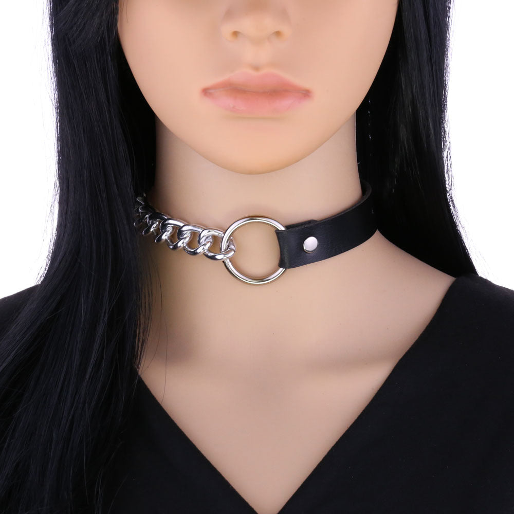 Collar gargantilla de cuero con aro y anilla en O