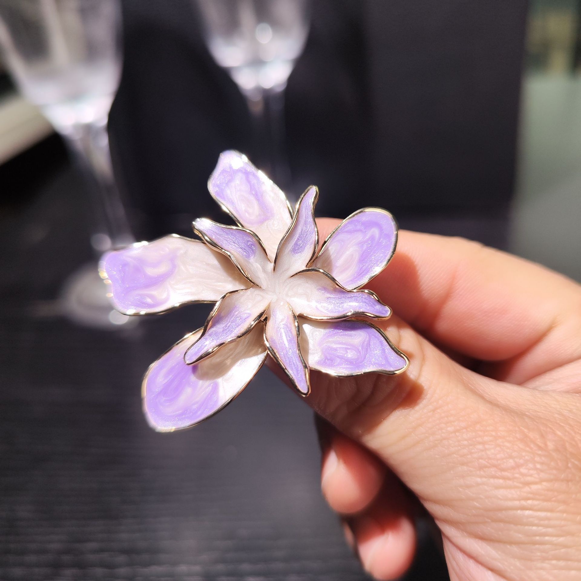Hermoso broche de bauhinia francés para mujer