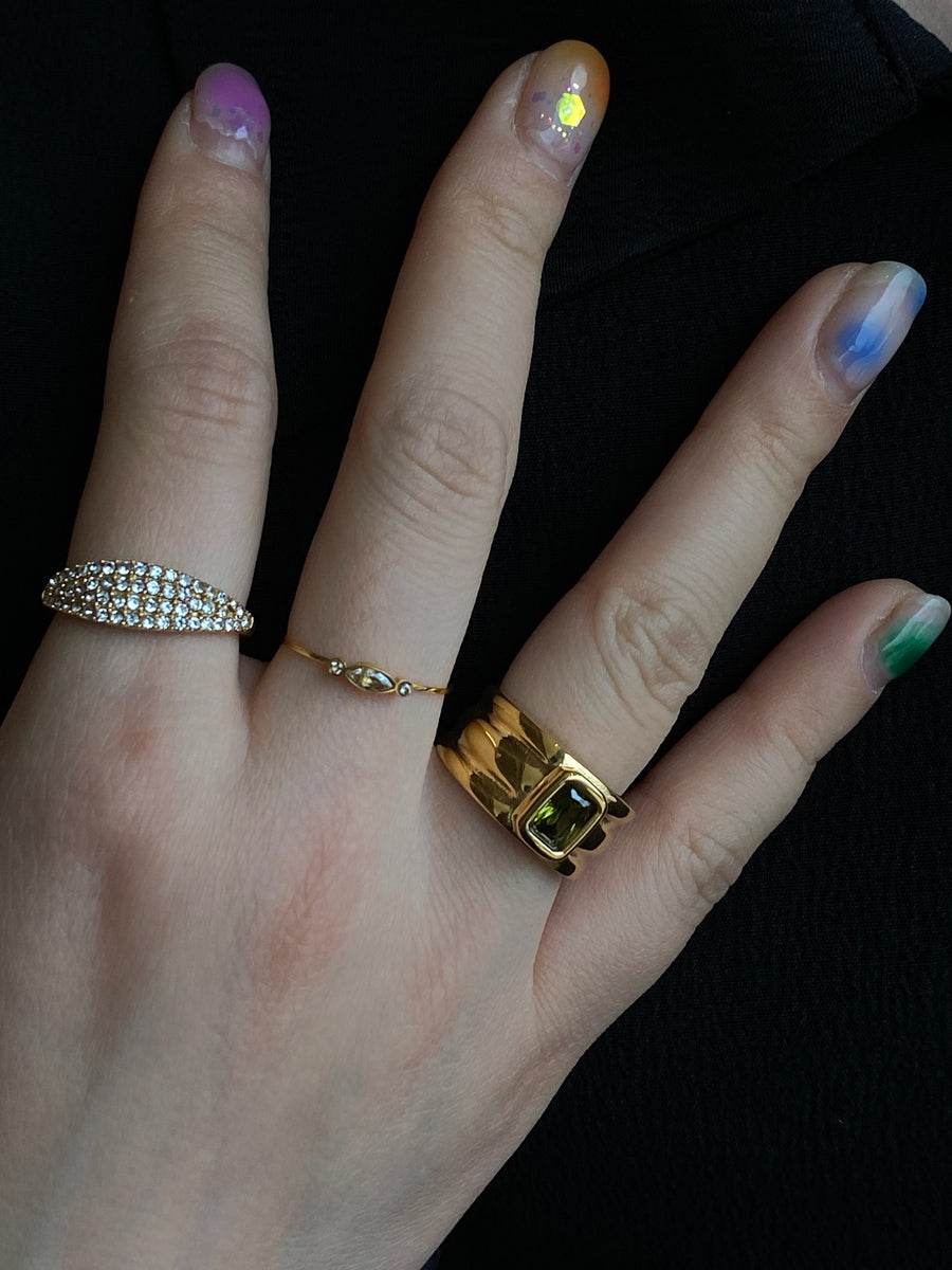 Zarter Süßigkeiten-Ring mit feinem Zirkon und Süßwasserperlen