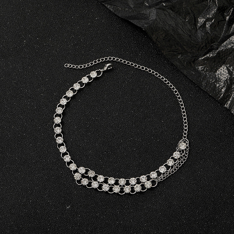 Accesorios de moda: tobillera de aleación con diamantes de imitación para mujer, ideal para sesiones de fotos en la calle.
