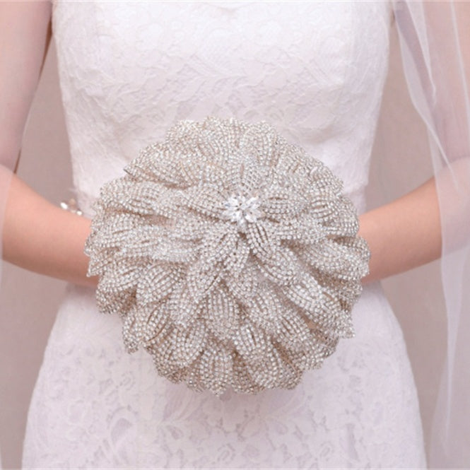 Ramo de novia hecho a mano con diamantes de imitación dorados en forma de flor para llevar en la mano