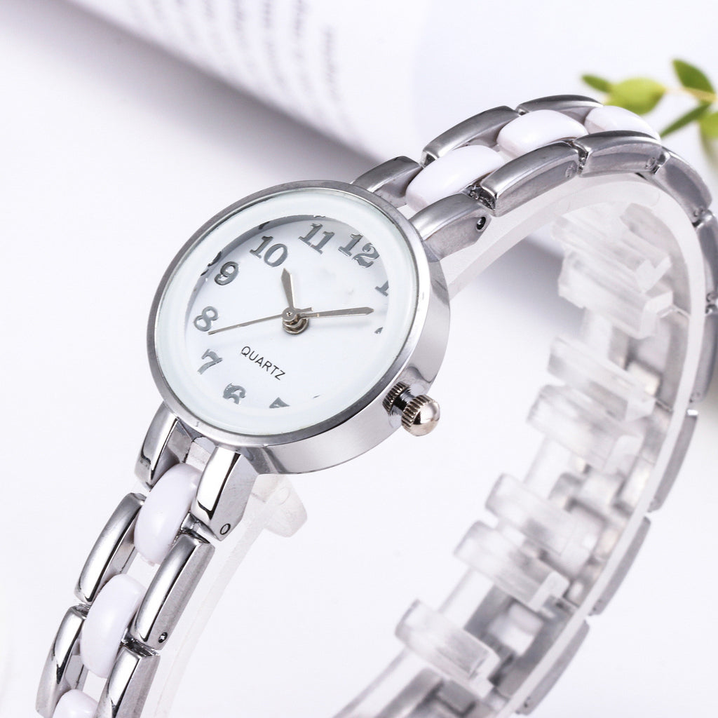 Reloj de pulsera para mujer con diamantes engastados, diseño simple