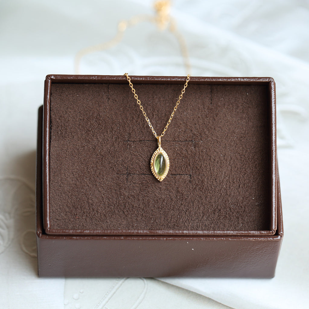 Green natural peridot necklace