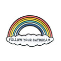 Kreative Regenbogen-Wolken-Anstecknadel