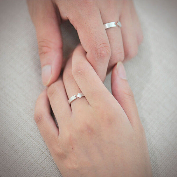 Anillo de Plata de Ley de Flecha Cepillada para Parejas