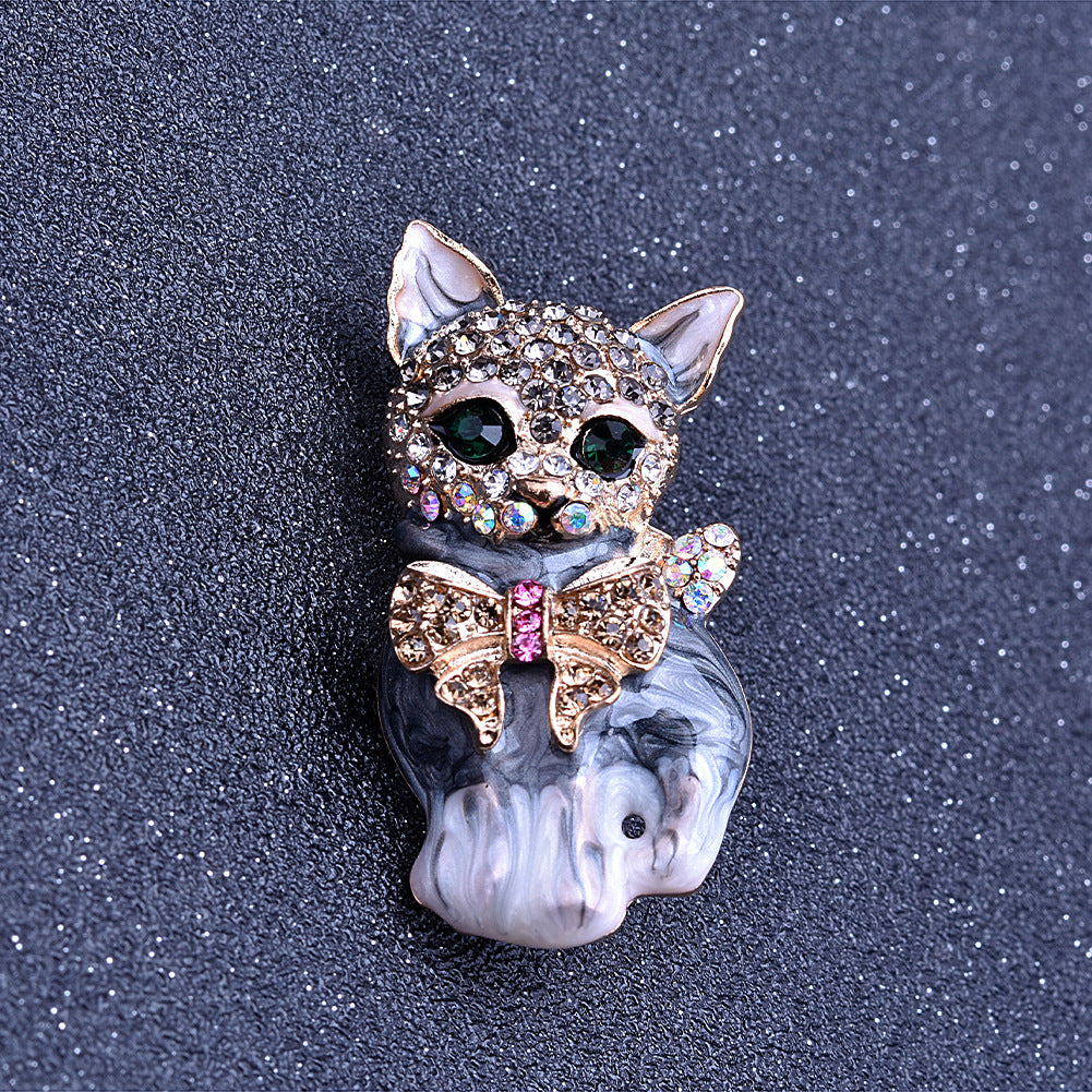 Lebhafte Stolz-Katzenbrosche für Partys, Muschel, Metallkrone, blauer Kristall, Emaille-Anstecknadel, schwarze Tierbrosche für Frauen, Schmuck-Accessoires