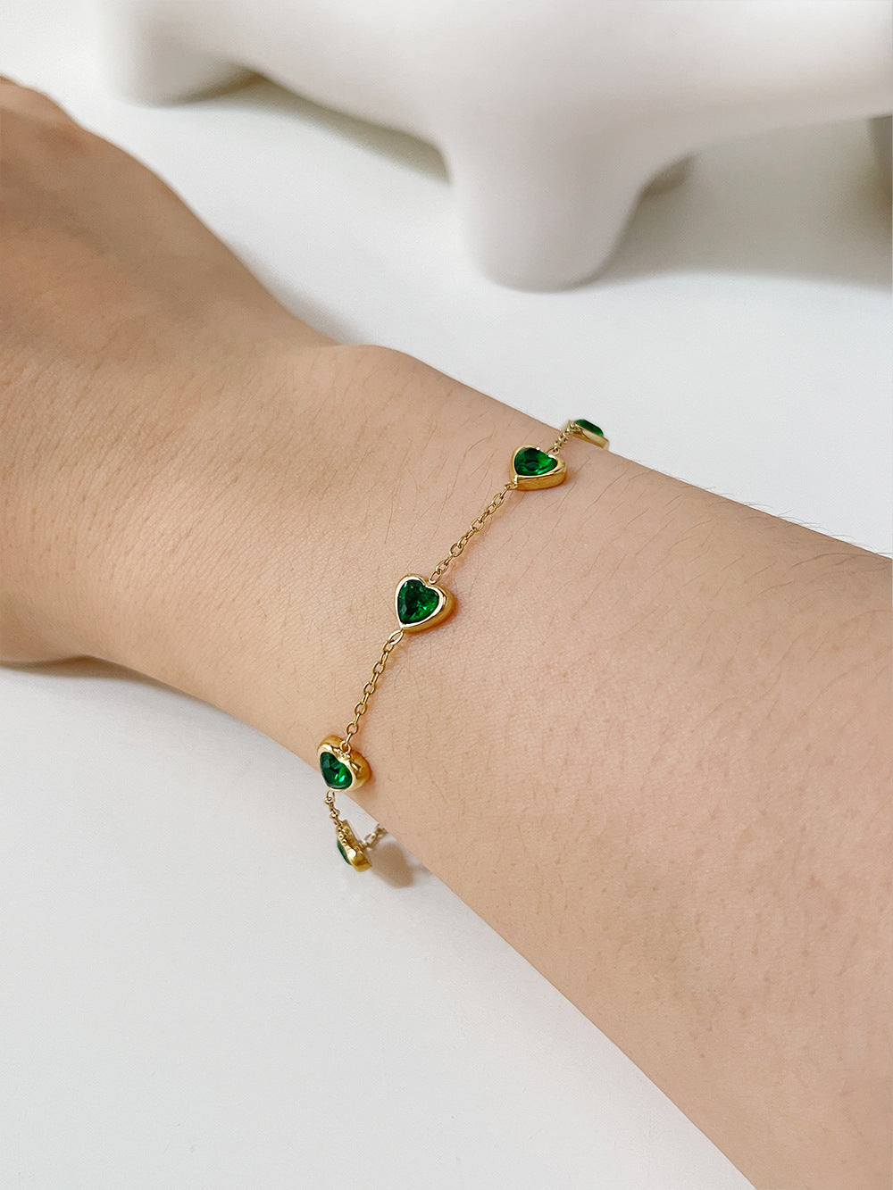 Pulsera de Acero Titanio Corazón de Amor con Zirconia Diamante, Diseño Fresco y Puro No Convencional