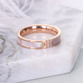 Anillo de moda con tres incrustaciones de concha y diamantes