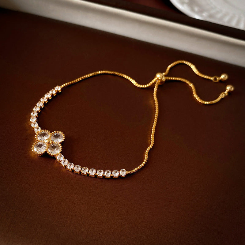 Vierblättrige Blume Zirkon Armband Minderheit All-Match Armband