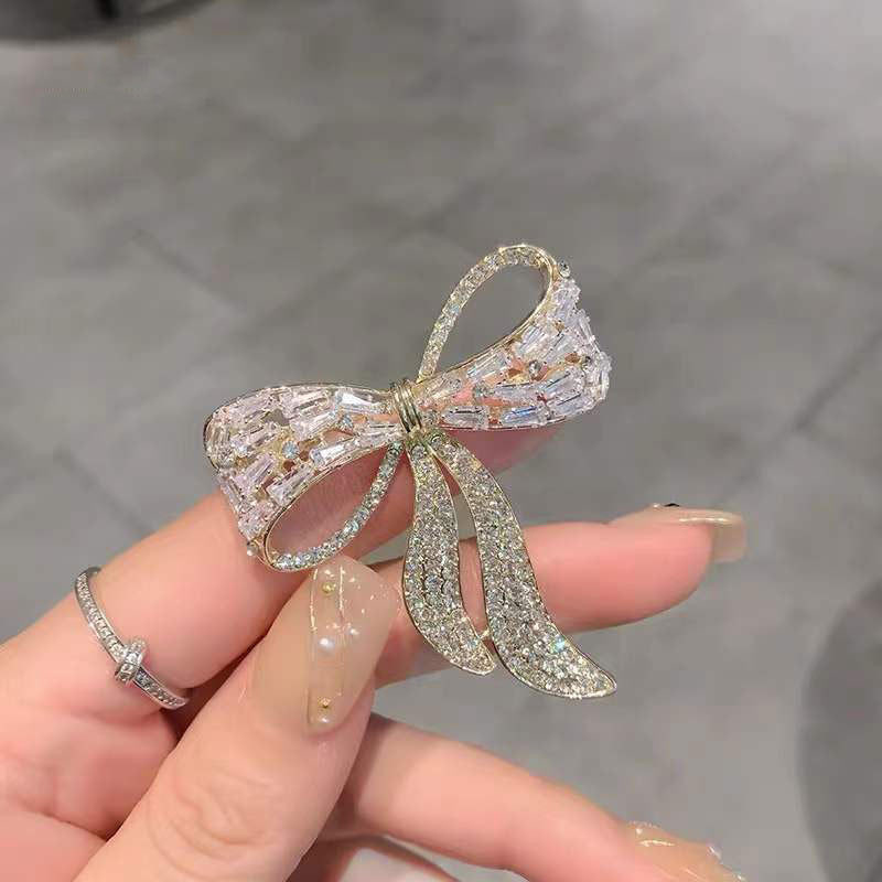 Broche coreano de zirconita con lazo de mariposa, pin de moda simple, traje antiexposición, corsage rojo neto