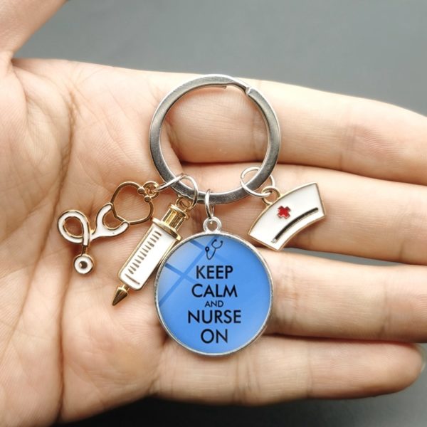 Llavero de jeringa y estetoscopio para personal médico