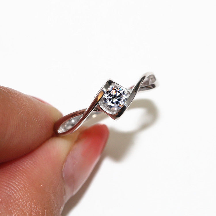 S925 Sterlingsilber Damen Simulationsdiamantring 20 Punkte Zirkon Ehering Liebe Hohl Herz Acht Pfeile Weißgoldring Schmuck