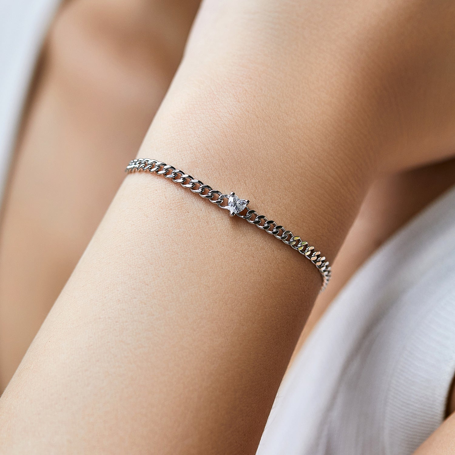 Fashion Single Diamond Heart Bracelet Women