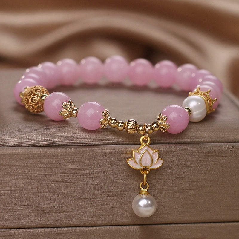 Natursteinarmband für Damen mit Lotus-Anhänger
