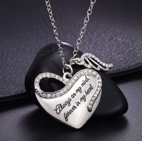 Collar de letras de amor