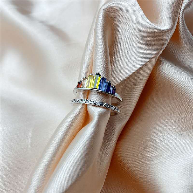Ring mit Mikro-Regenbogen-Diamanten
