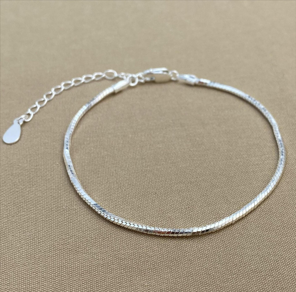 S925 Silber Fortgeschrittene Schlangenknochenkette Schlichter Kaltstil