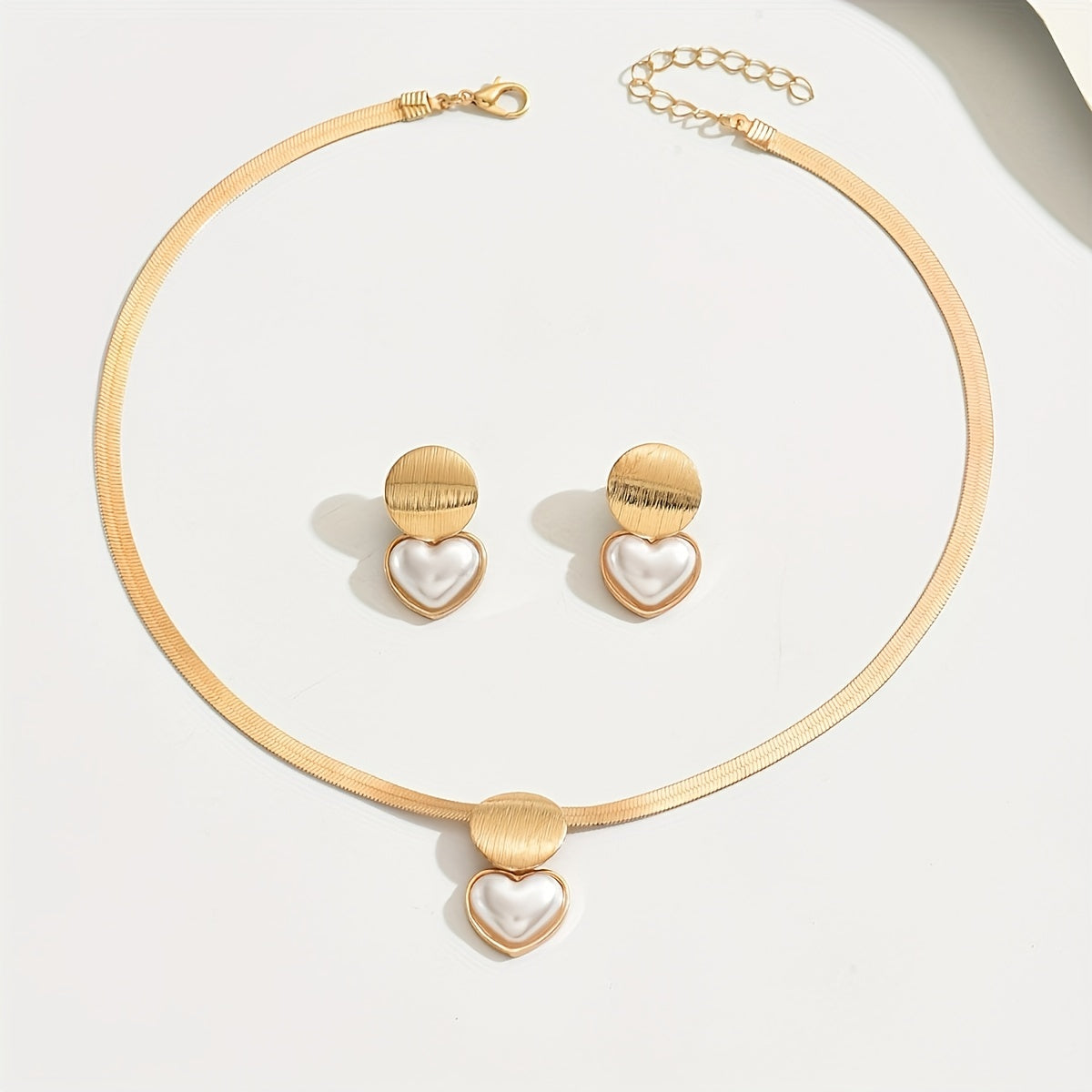 Three Fashionable, Elegant And Versatile Collarbone Brushed Geometric Heart Acrylic Pearl French Retro Snake Skin Chain Sets