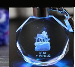 Llavero con colgante de cristal intermitente