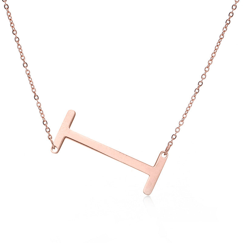 Fabuloso collar con colgante de letra inicial de acero inoxidable chapado en oro rosa