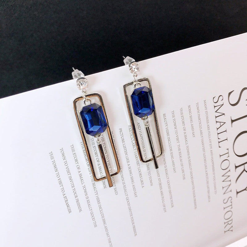 Koreanische Bogenquasten-Ohrringe asymmetrische Perlenblumen-Ohrringe