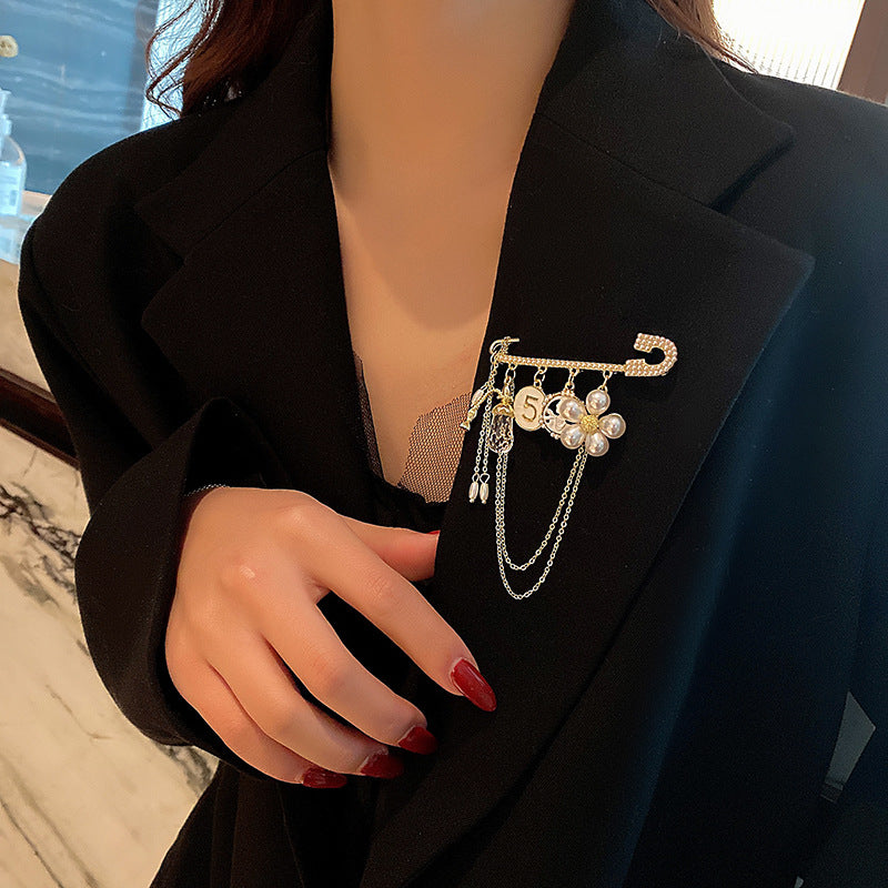 Perlenbrosche weibliche Nadel feste Kleider Accessoires Temperament