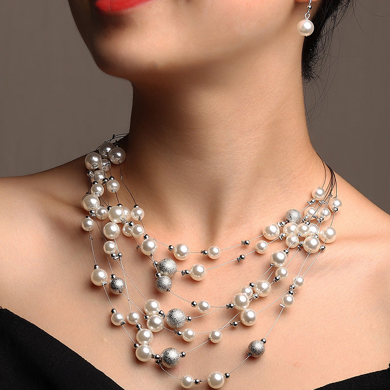Collar con colgante de perlas multicapa