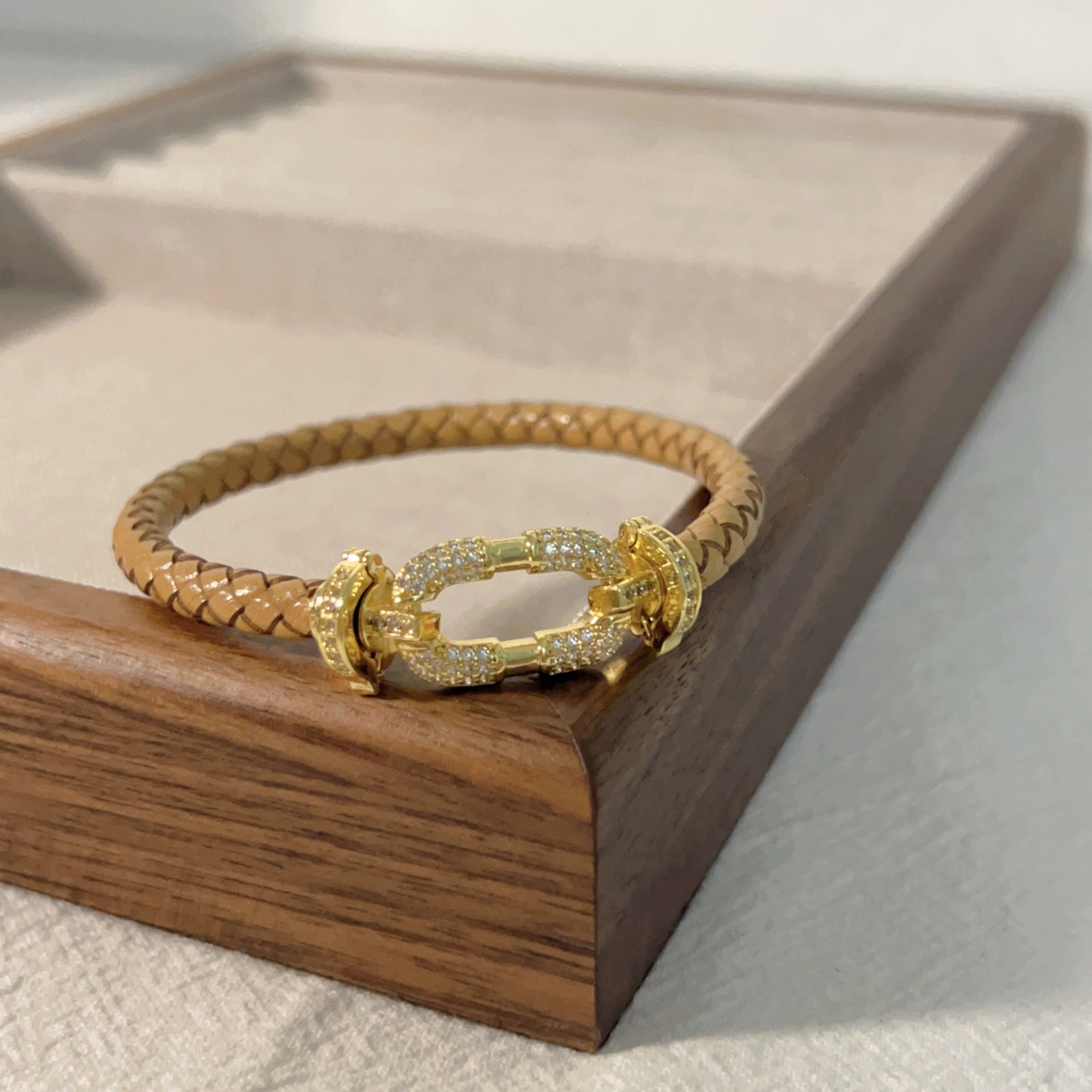 18K Gold Copper Micro-inlaid Vachette Clasp Red Rope Bracelet