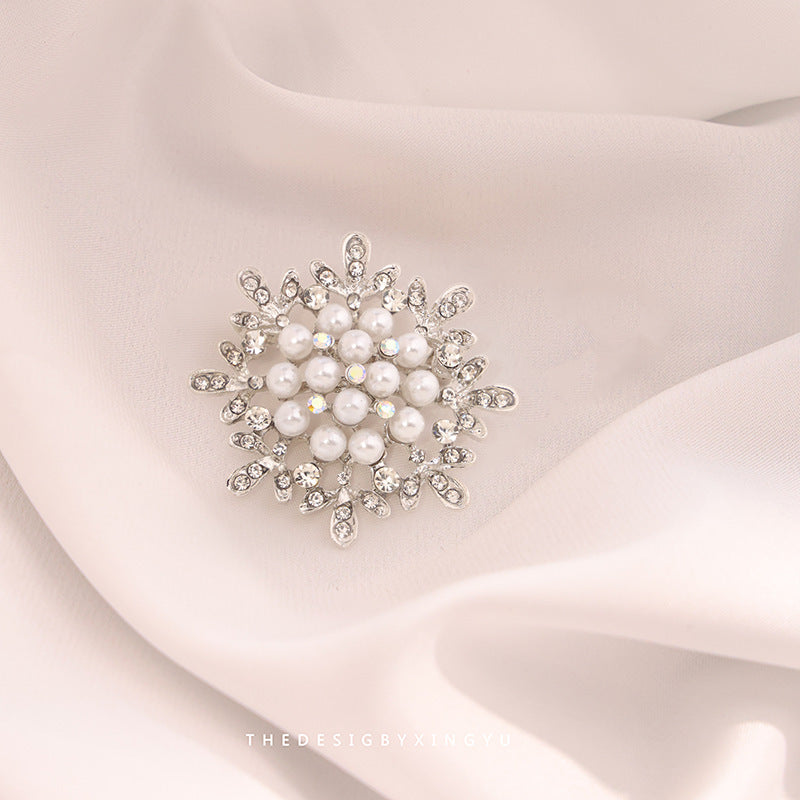 Nuevo Broche de Aleación de Alta Sensación de Nicho de Alta Gama, Pin para Abrigo y Traje, Corsage Versátil de Alta Gama