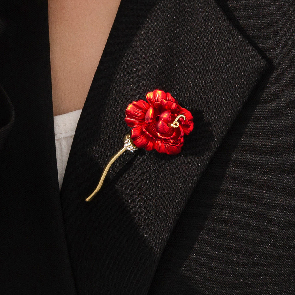 Exquisite Damenbrosche in Form einer roten Rose