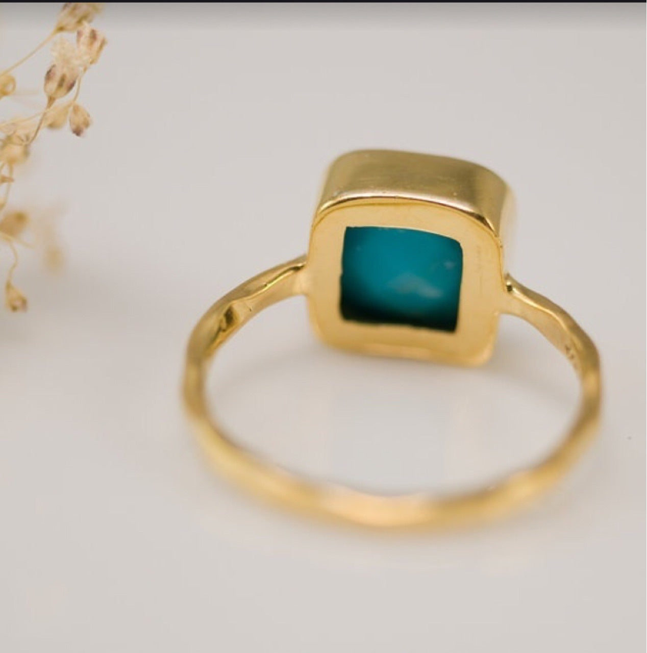 Einfacher quadratischer türkisfarbener 18K vergoldeter Ring
