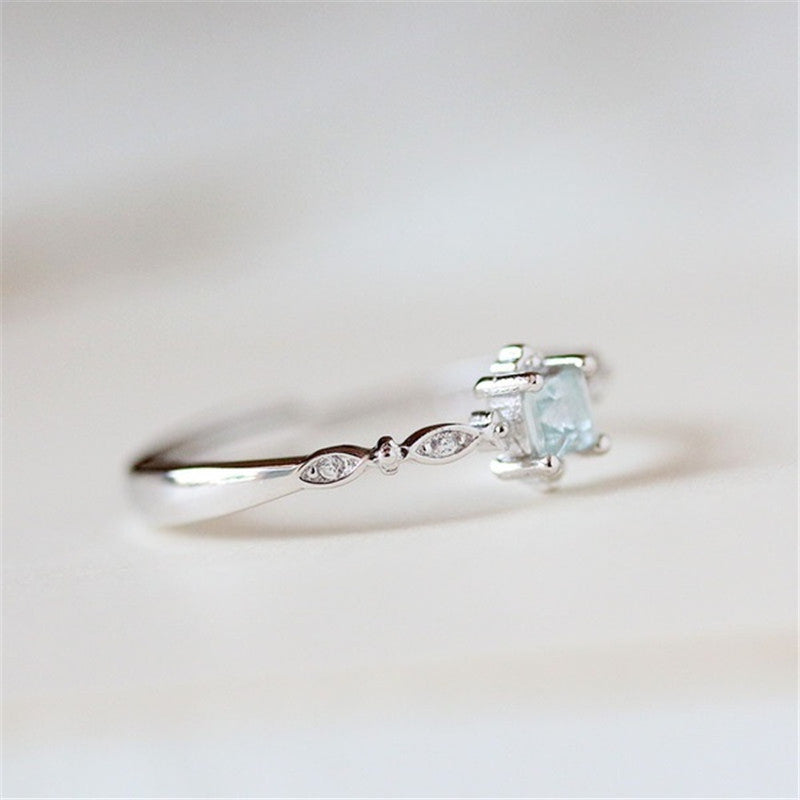Neue kleine und elegante Ringe