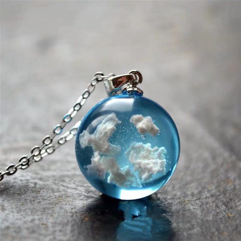Cadena de clavícula Baiyun con colgante de resina y gema de tiempo