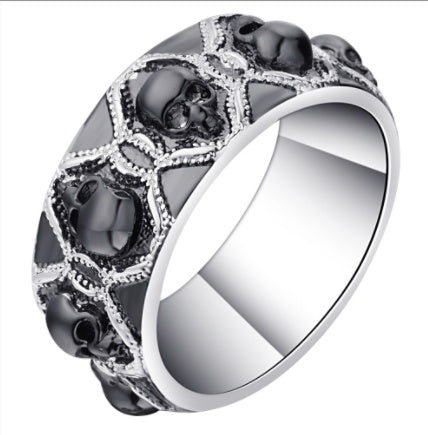 Anillos de calaveras negras malvadas