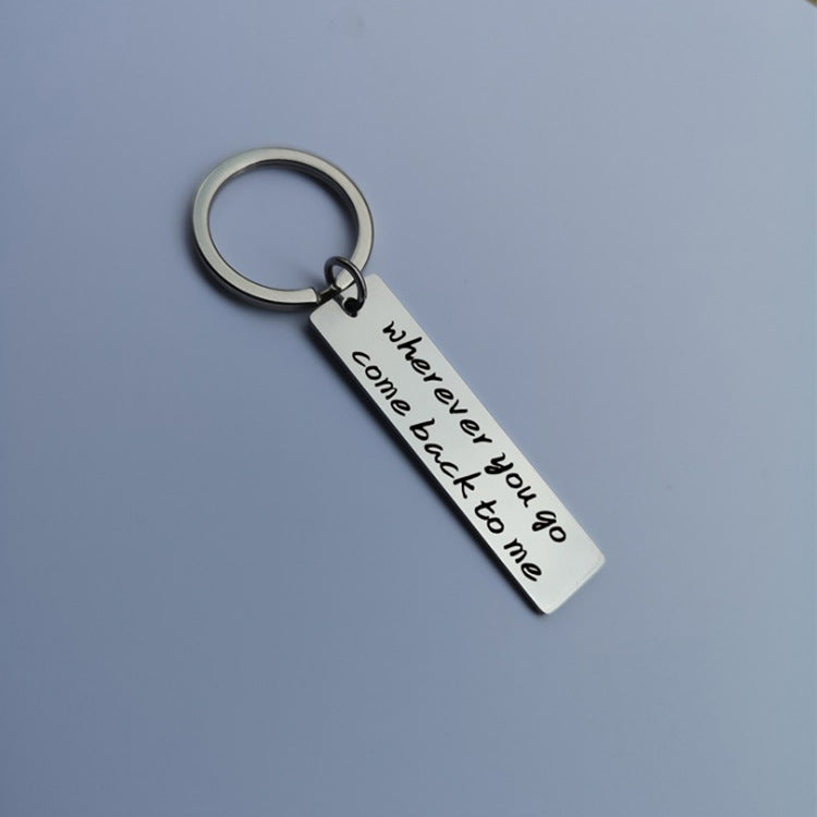 Llavero con Letra de Acero Inoxidable Simple y Elegante