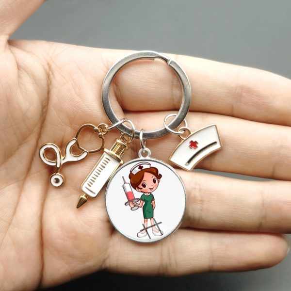 Llavero de jeringa y estetoscopio para personal médico
