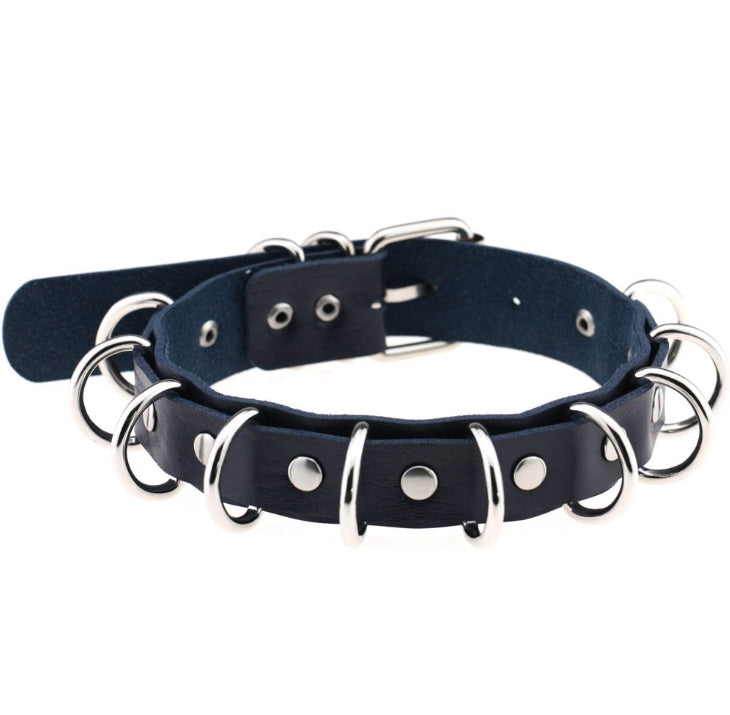 Collar doble de cuero estilo punk exagerado con múltiples aros metálicos