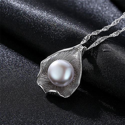 Freshwater pearl pendant