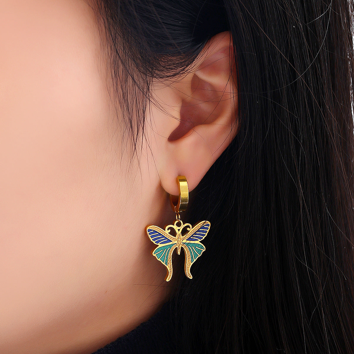 Collar de aceite colorido, pendientes de mariposa, aretes colgantes de diamantes de alta gama para personas a la moda y temperamentales.